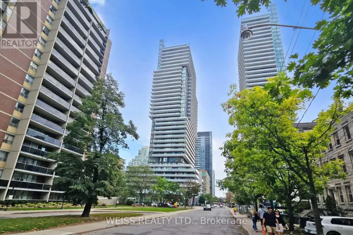 520 - 185 ROEHAMPTON AVENUE, Toronto
