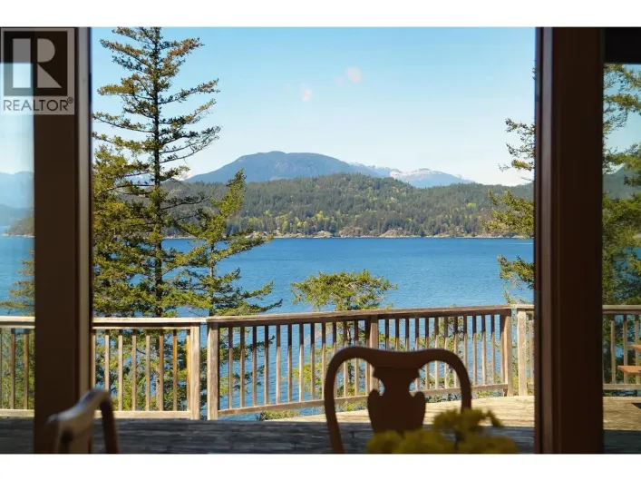 520 SMUGGLERS COVE ROAD, Bowen Island