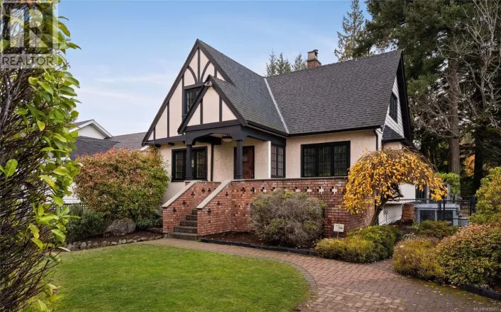 5208 Del Monte Ave, Saanich