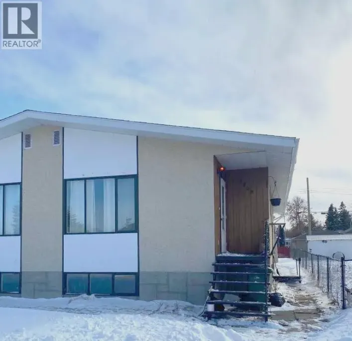 5209 60 Avenue N, Ponoka