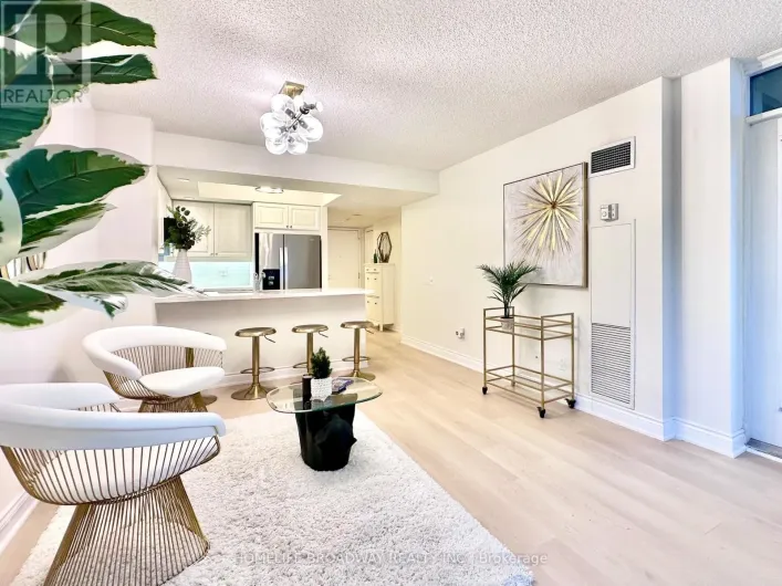 521 - 15 NORTHTOWN WAY, Toronto