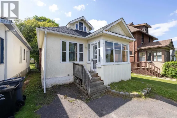 521 VICKERS STREET S, Thunder Bay