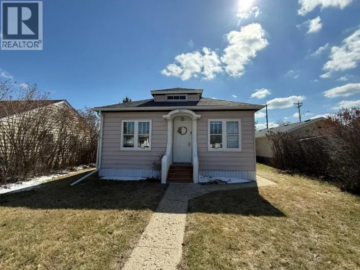 5211 49 Avenue, Ponoka