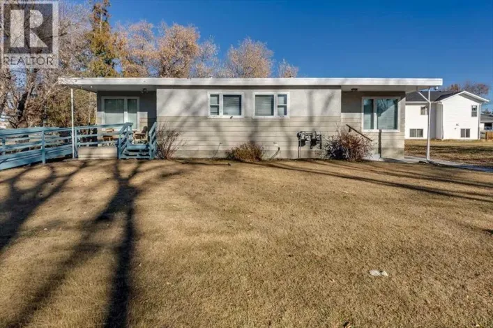 5216 & 5218 56 Avenue, Ponoka
