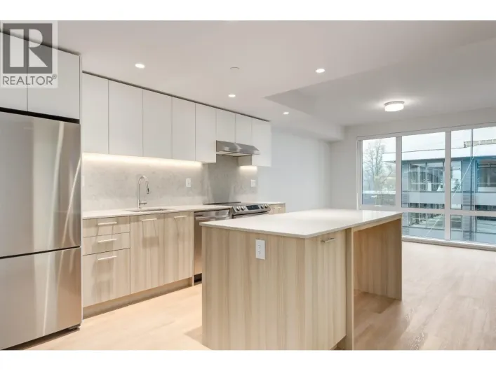 522 126 21ST ST E STREET, North Vancouver