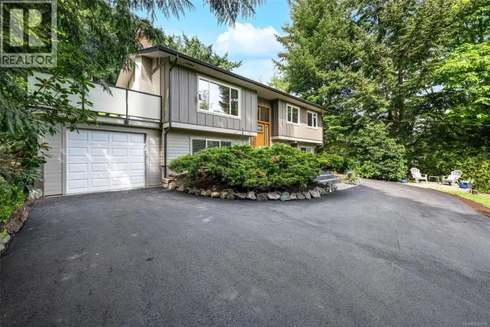 5222 Beckton Rd, Saanich