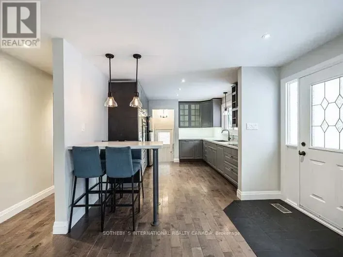 525 DYNES ROAD, Burlington