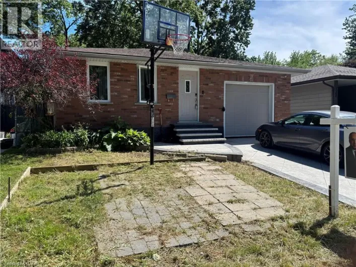 525 FALLINGBROOK Drive, Waterloo