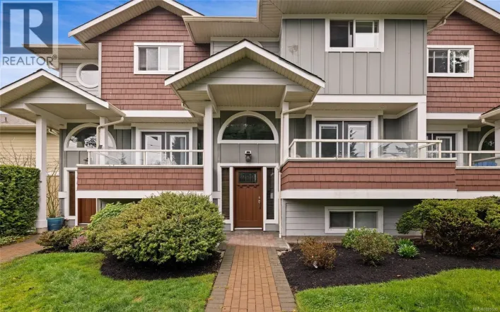 525 Heatherdale Lane, Saanich