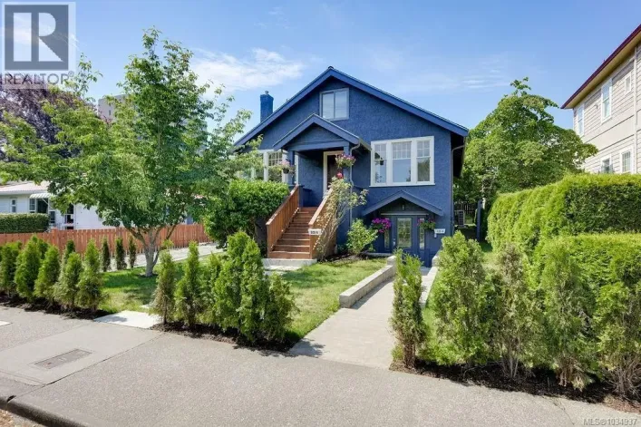 525 Simcoe St, Victoria
