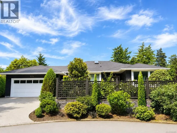 5256 Del Monte Ave, Saanich