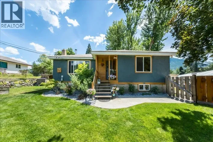 526 12TH Avenue, Genelle