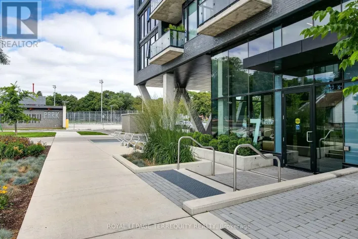 526 - 7 SMITH CRESCENT, Toronto