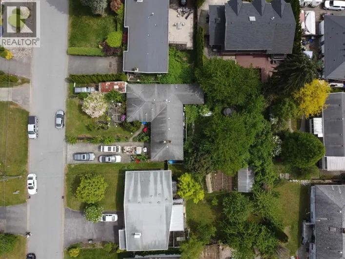 526 APPIAN WAY, Coquitlam