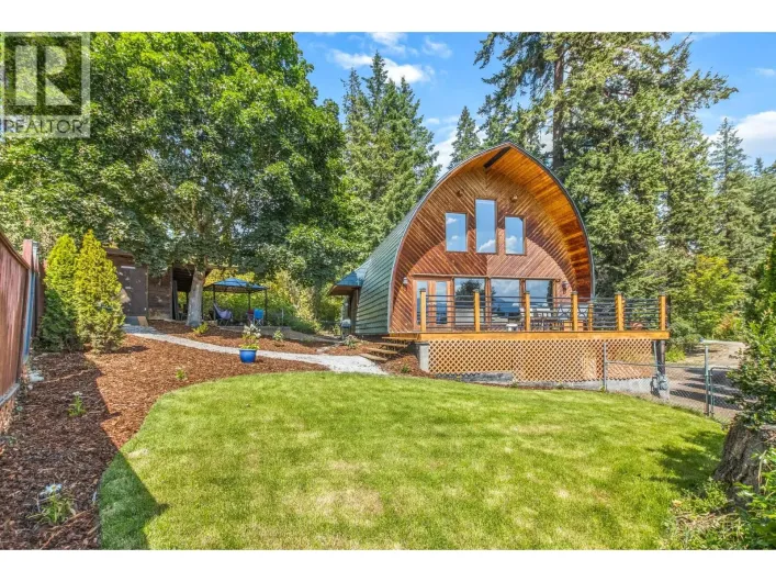 5261 Lakeshore Road NE, Salmon Arm