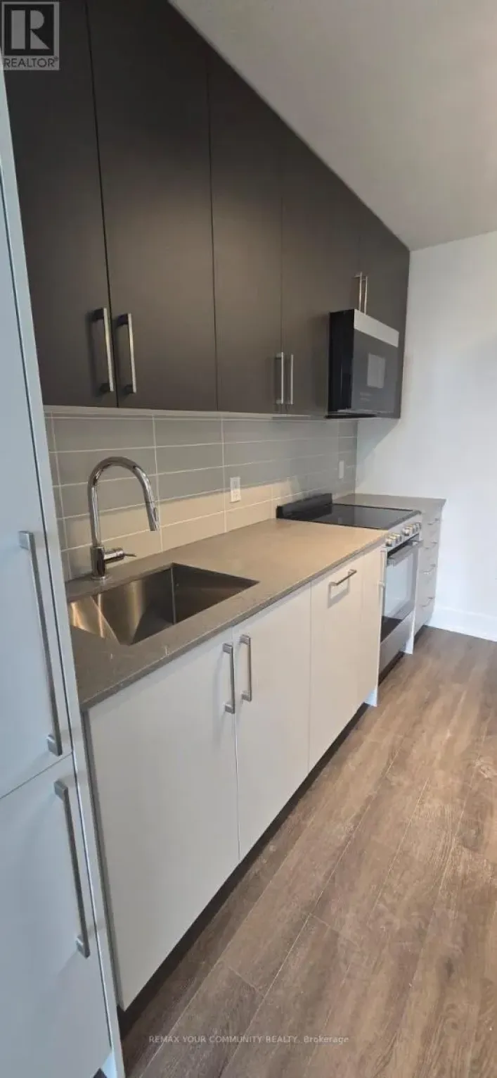 527 - 2075 KING ROAD, King