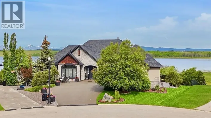 527 Montclair Place, Cochrane Lake
