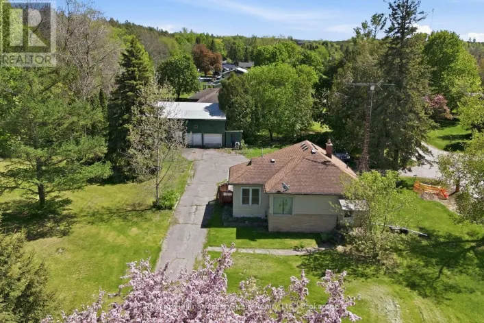 5283 HILLVIEW DRIVE N, Hamilton Township