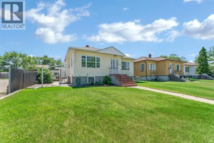 53 3 Street SW, Medicine Hat