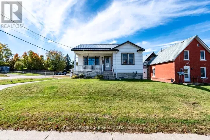 53 DORAN STREET, Petawawa
