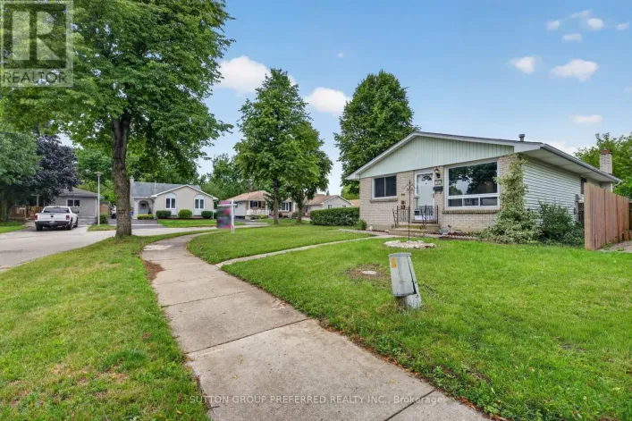 53 RENNY CRESCENT, London South