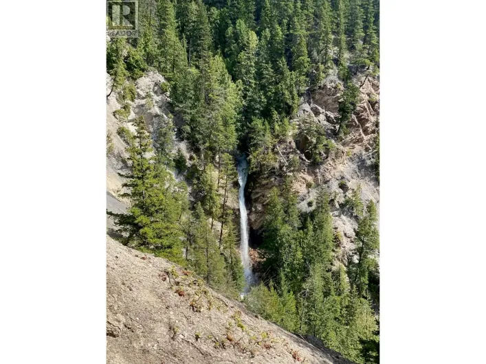 532 Agate Bay Road, Barriere