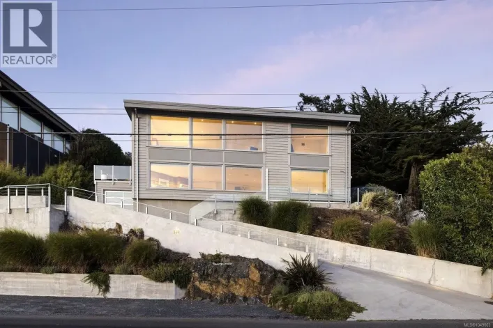 532 Beach Dr, Oak Bay