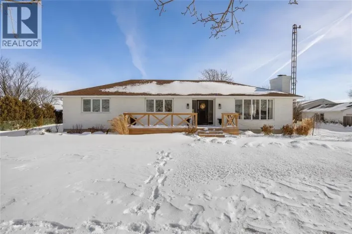 5328 MANDAUMIN ROAD, Plympton-Wyoming