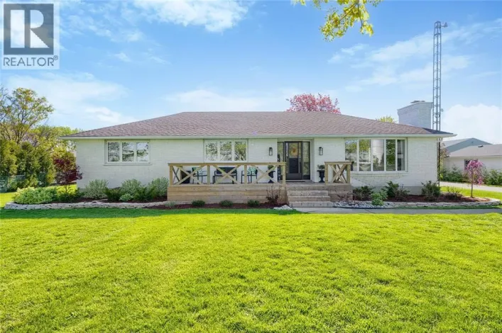 5328 MANDAUMIN ROAD, Plympton-Wyoming