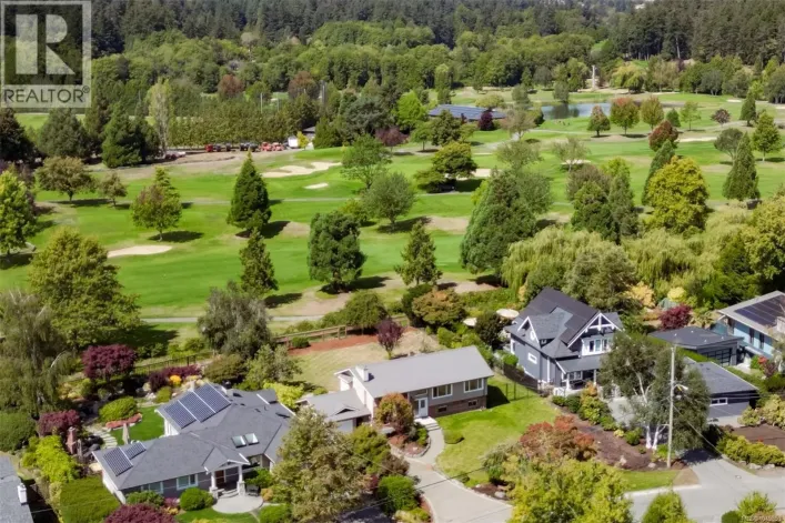 5348 Parker Ave, Saanich