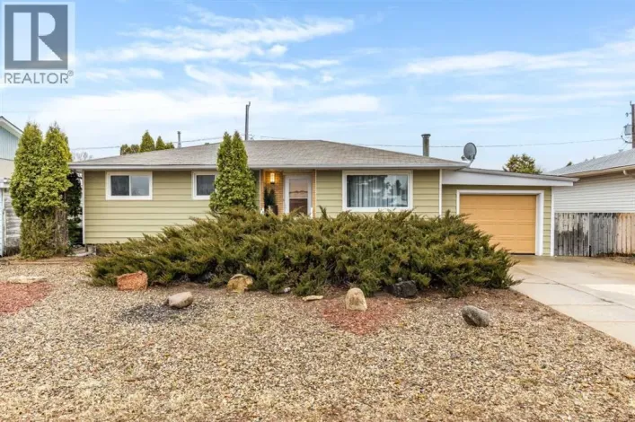 535 12 Street NW, Medicine Hat