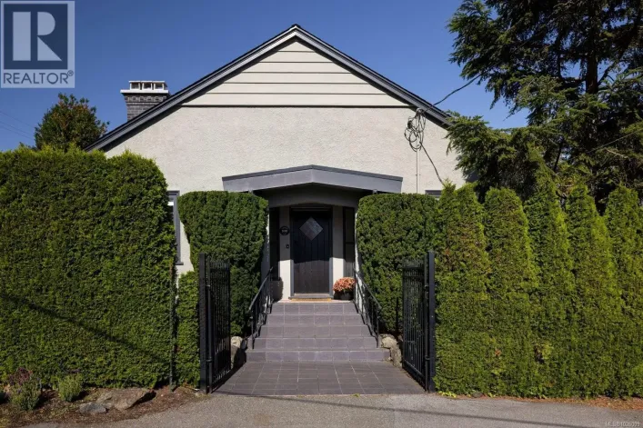 535 Falkland Rd, Oak Bay