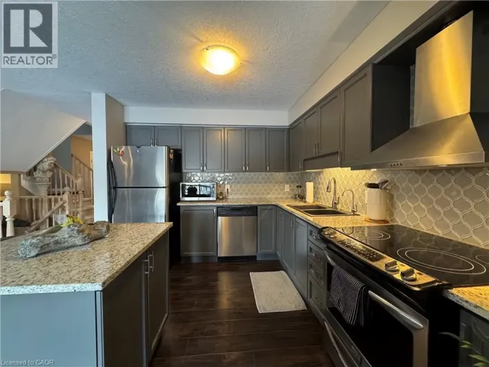 536 BEAVER CREEK Crescent, Waterloo