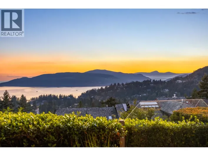5360 MEADFEILD ROAD, West Vancouver