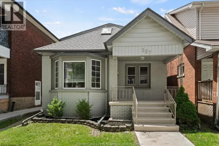537 McEwan AVENUE, Windsor