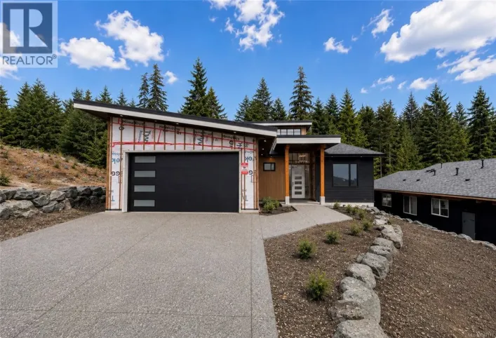 537 Mountain View Dr, Lake Cowichan