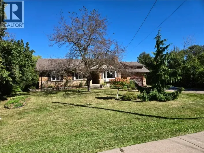 538 MAIN Street W, Grimsby