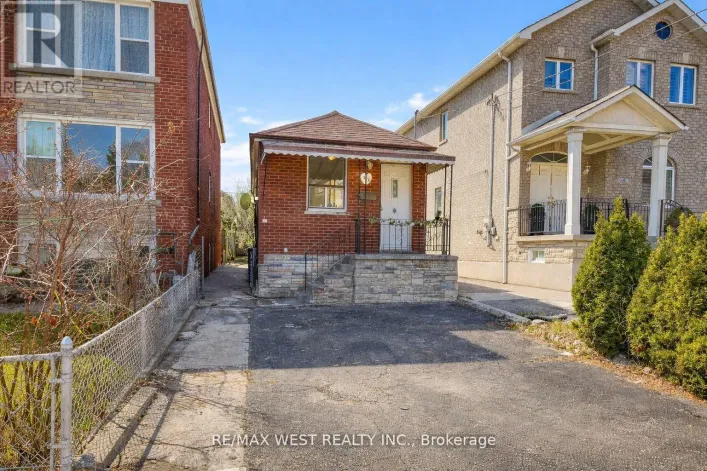 538 MCROBERTS AVENUE, Toronto