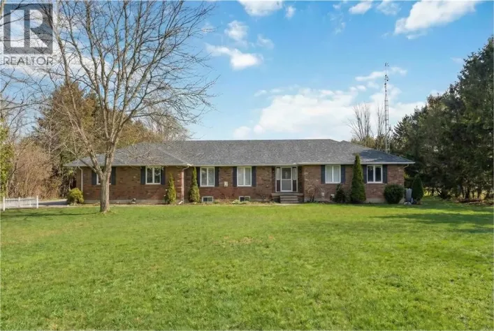 5386 MANDAUMIN ROAD, Plympton-Wyoming