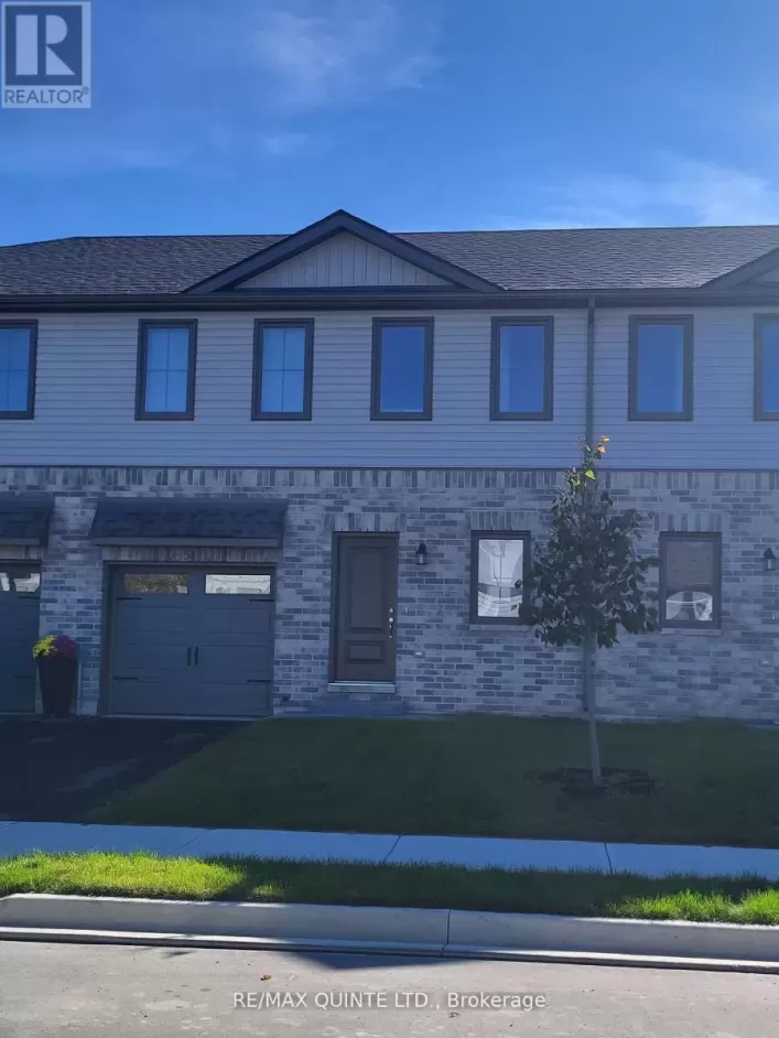 54 CAMPBELL CRESCENT, Prince Edward County