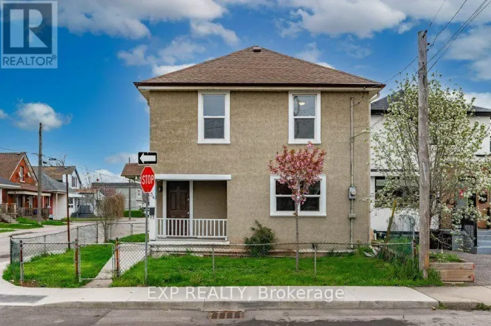 Triplex for rent: 54 FREDERICK AVENUE, Hamilton