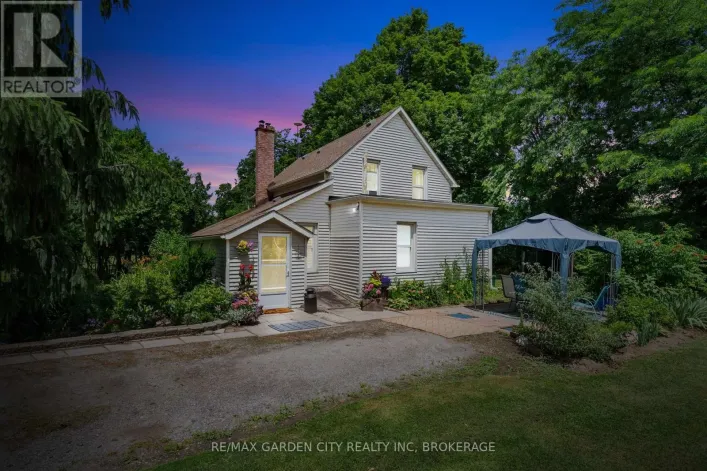 5400 NORTH SERVICE ROAD, Lincoln