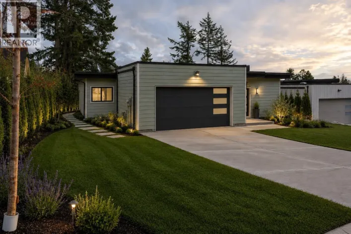 5416 STELLAR WAY, Sechelt