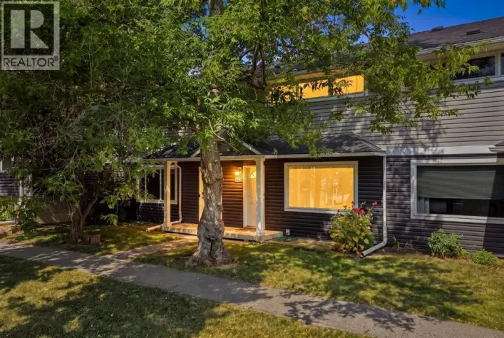 542 Regal Park NE, Calgary