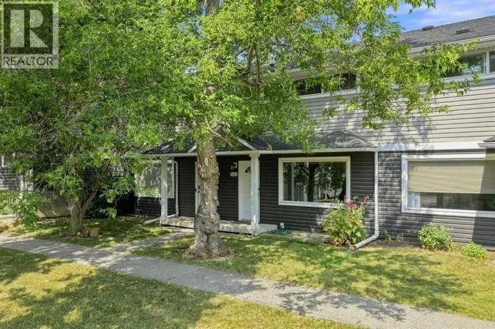 542 Regal Park NE, Calgary