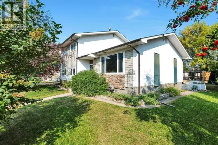 5436 53 Avenue, Lacombe