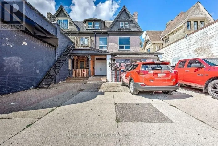 544 DUNDAS STREET E, London East