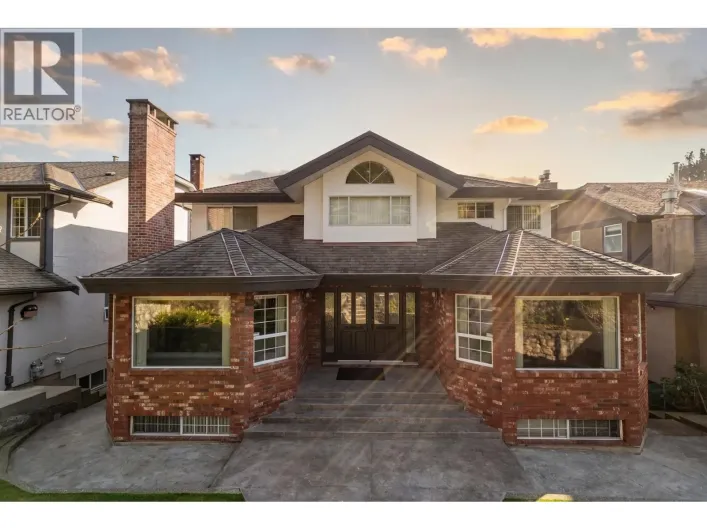547 TEMPE CRESCENT, North Vancouver