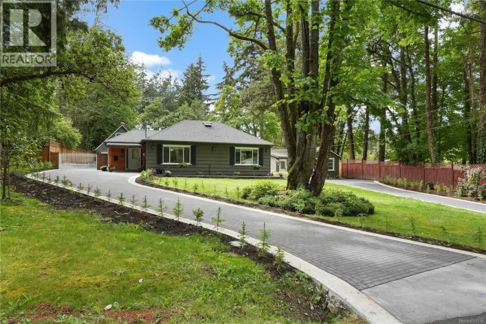 5470 Alderley Rd, Saanich