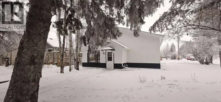 5489 51 Avenue, Lacombe